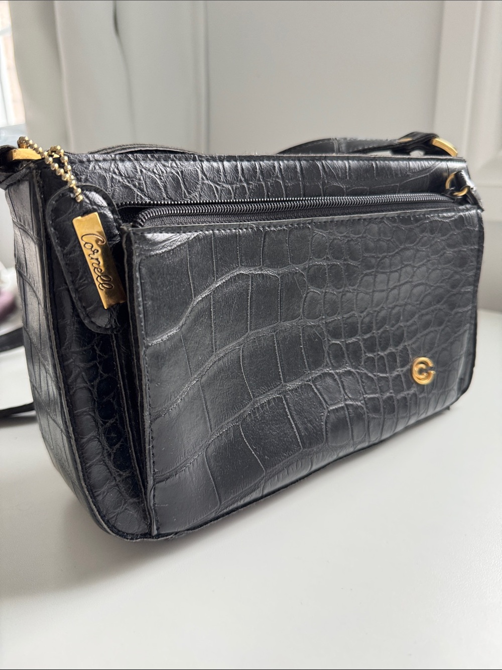 👜 Vintage Chic Meet Modern Edge: The Ultimate Mock-Croc Crossbody!